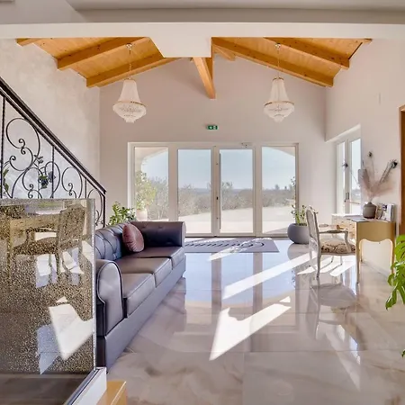 Отель Wine Cattunar 5*