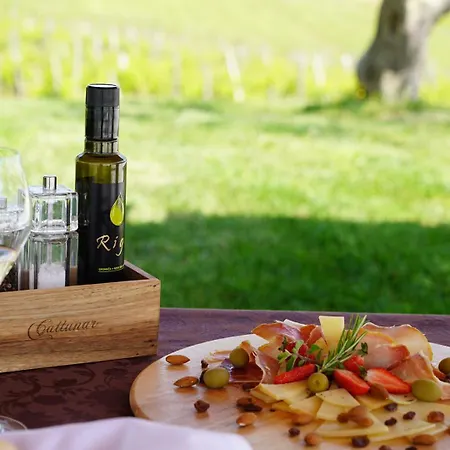 Wine Cattunar Бртонигла